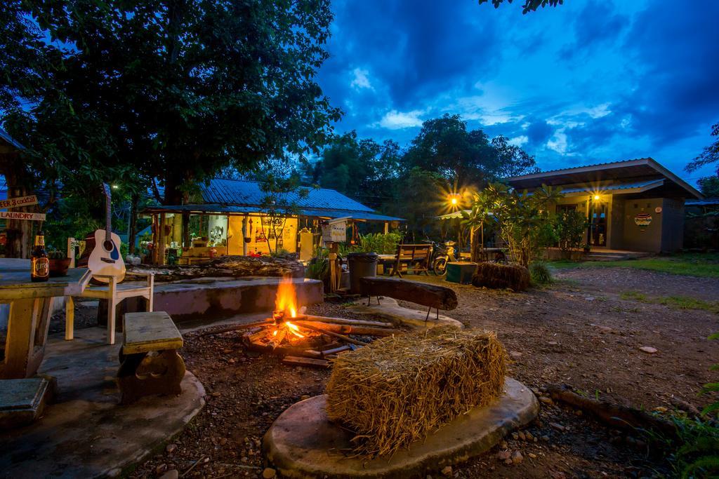 Hotel Baan Kati Sod Pai Esterno foto